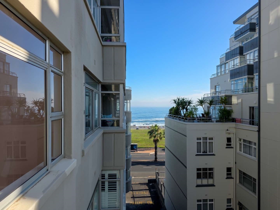 2 Bedroom Property for Sale in Sea Point Western Cape